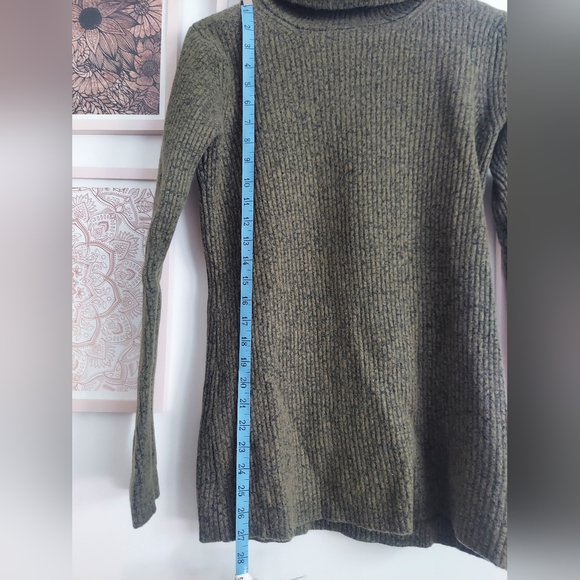 BR merino wool  medium ribbed turtleneck, olive green - Picture 6 of 11